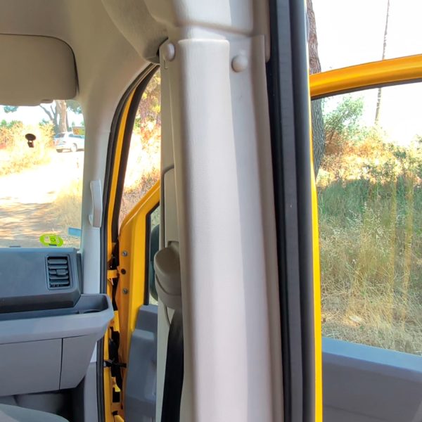 Molduras ABS Pilares Delanteros MAN TGE / VW Crafter Beige 2017-actualidad - Imagen 3